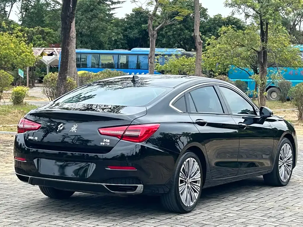 Hongqi H5 — фото 5