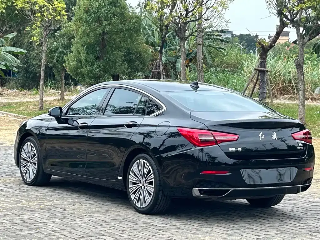 Hongqi H5 — фото 6