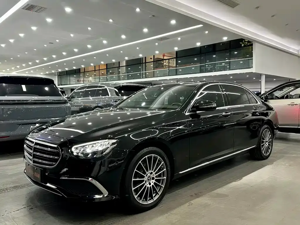 Mercedes-Benz E-Class — фото 1