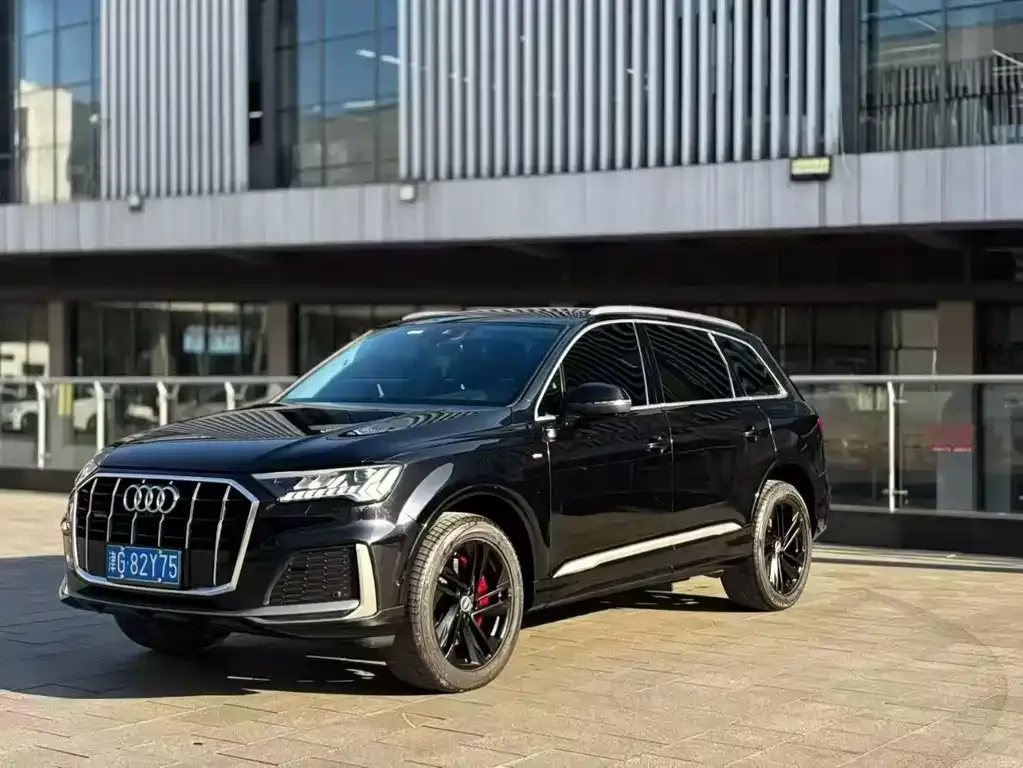 Audi Q7 — фото 1