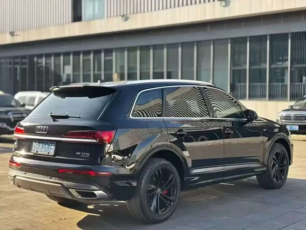 Audi Q7 — фото 8
