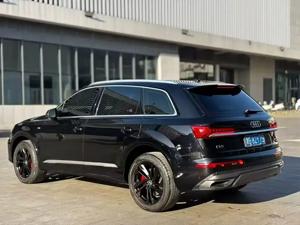Audi Q7 — фото 9