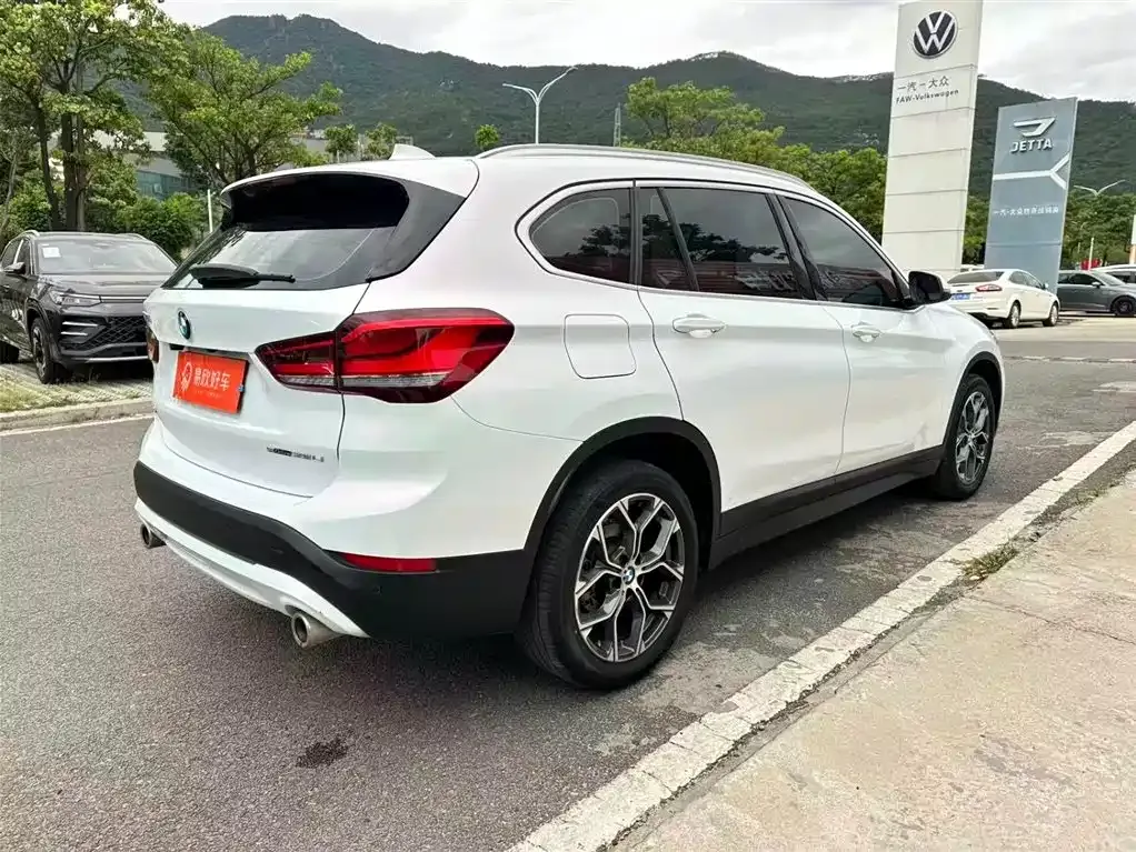 BMW X1 — фото 7