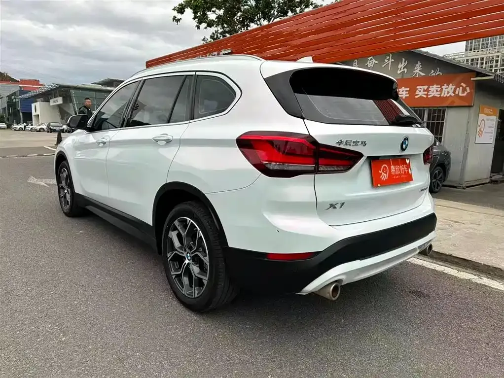 BMW X1 — фото 9