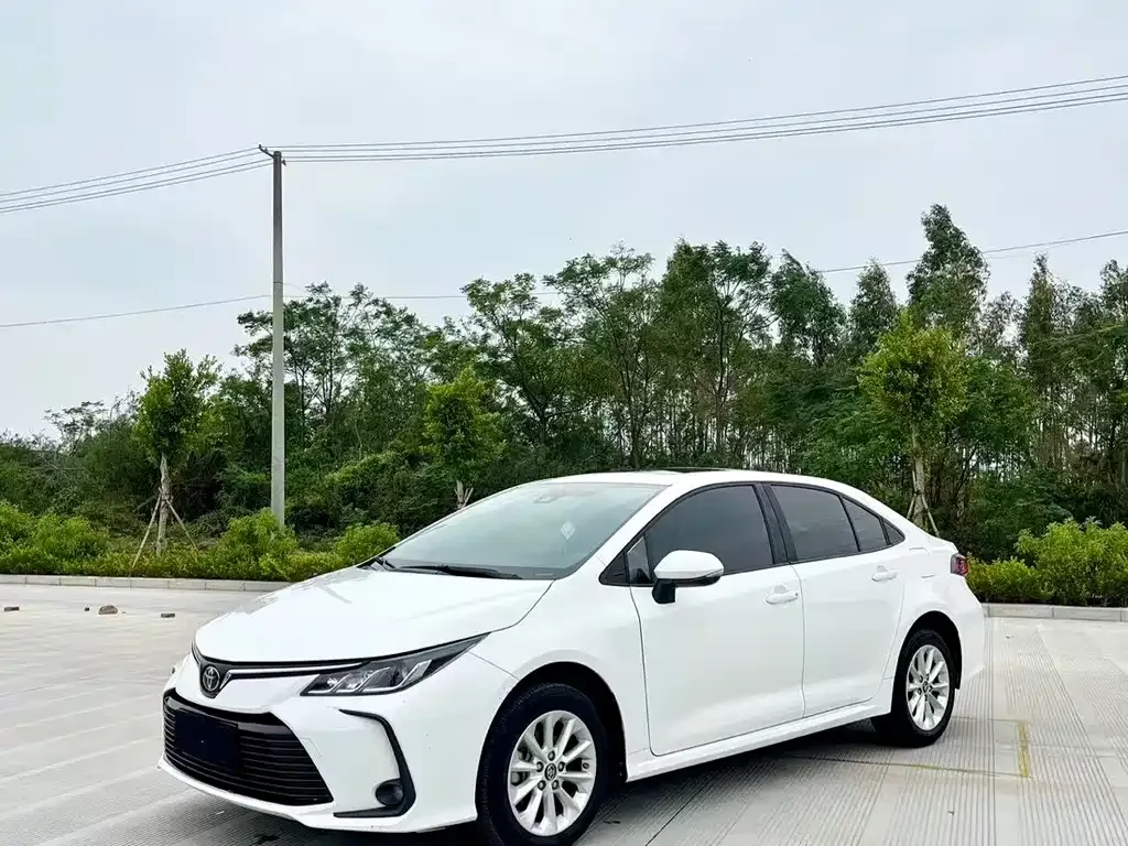 Toyota Corolla — фото 1