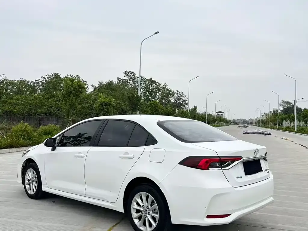 Toyota Corolla — фото 9