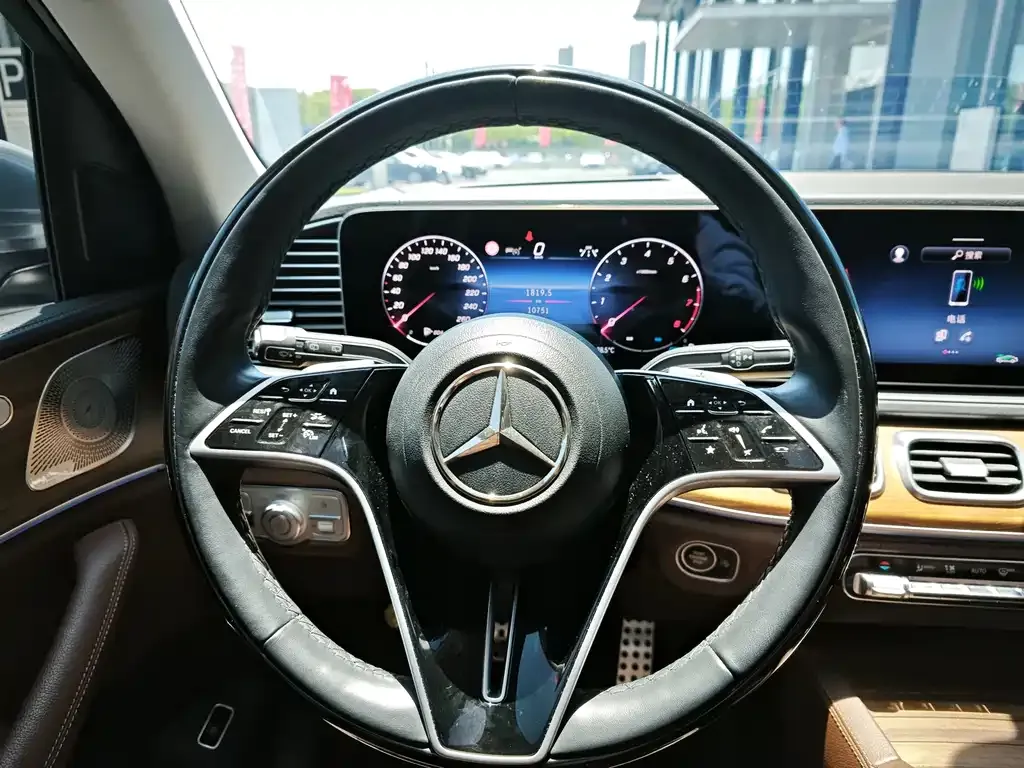 Mercedes-Benz GLS — фото 10
