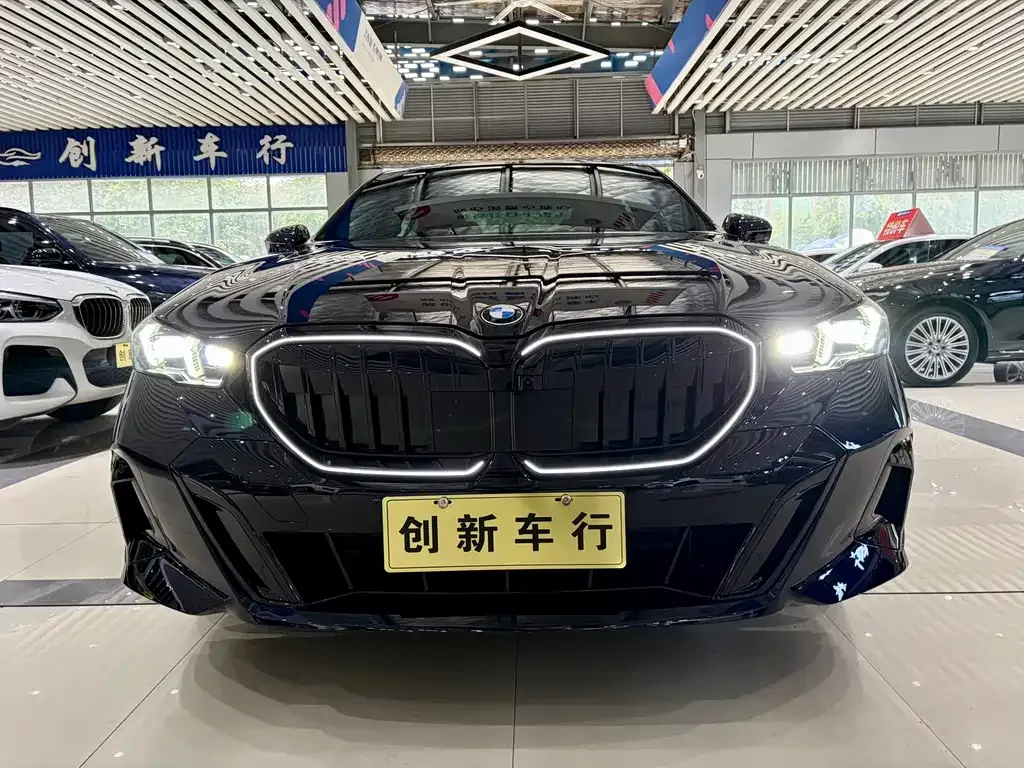BMW 5 Series — фото 1