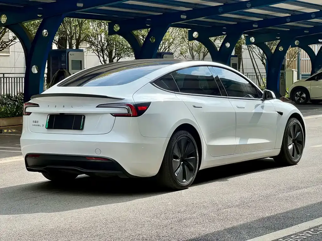 Tesla Model 3 — фото 4