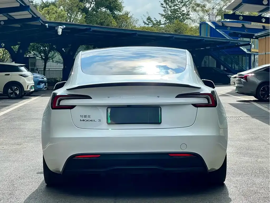 Tesla Model 3 — фото 5