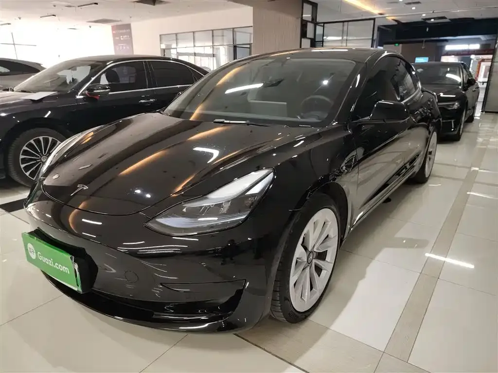 Tesla Model 3 — фото 1