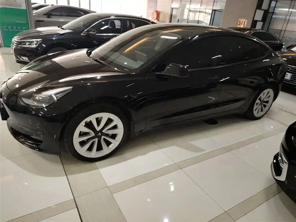 Tesla Model 3 — фото 5