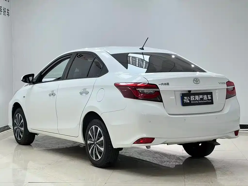 Toyota Vios — фото 4