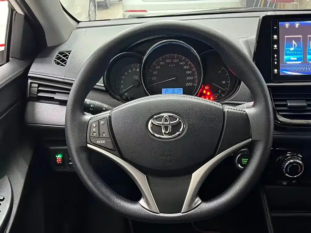 Toyota Vios — фото 9