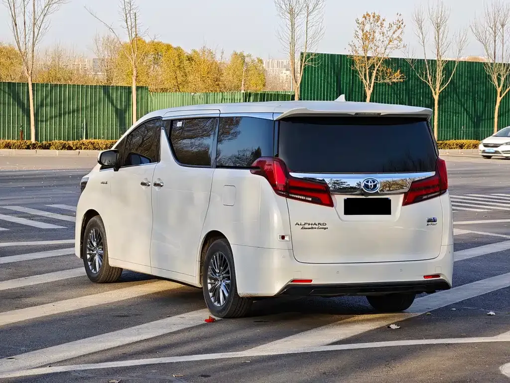 Toyota Alphard — фото 5