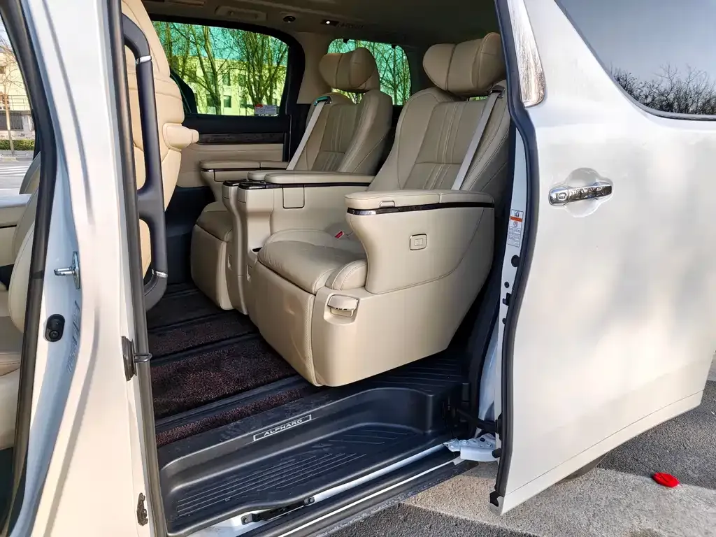 Toyota Alphard — фото 7