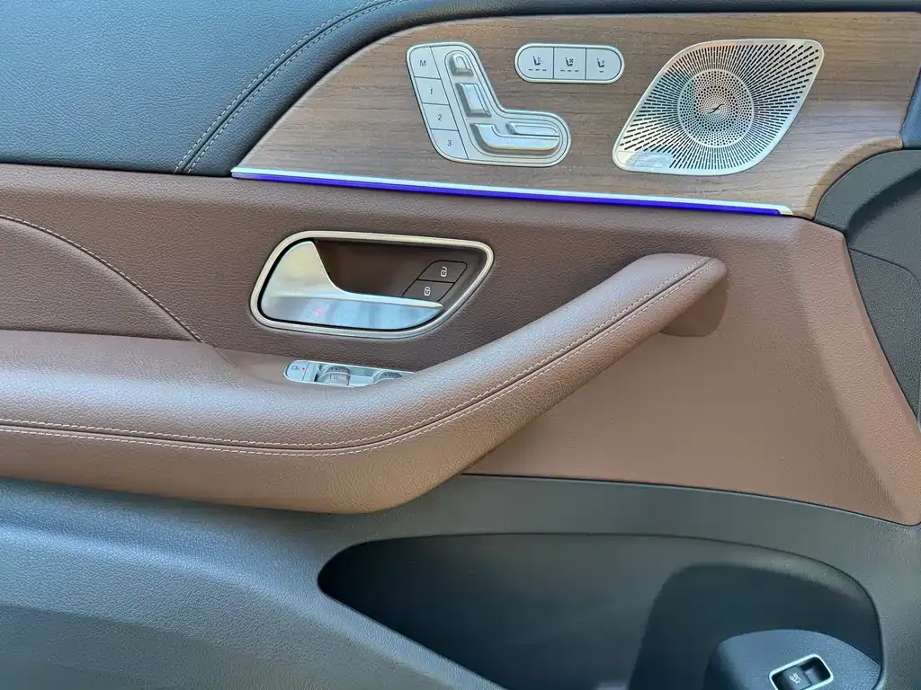 Mercedes-Benz GLS — фото 10