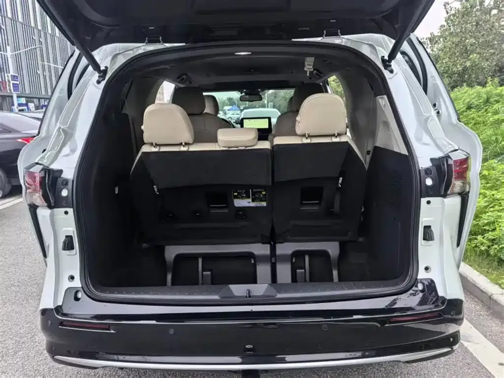 Toyota Sienna — фото 10
