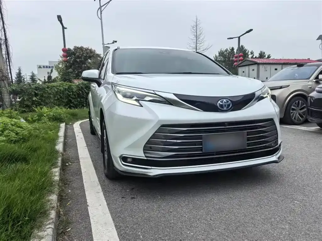 Toyota Sienna — фото 4