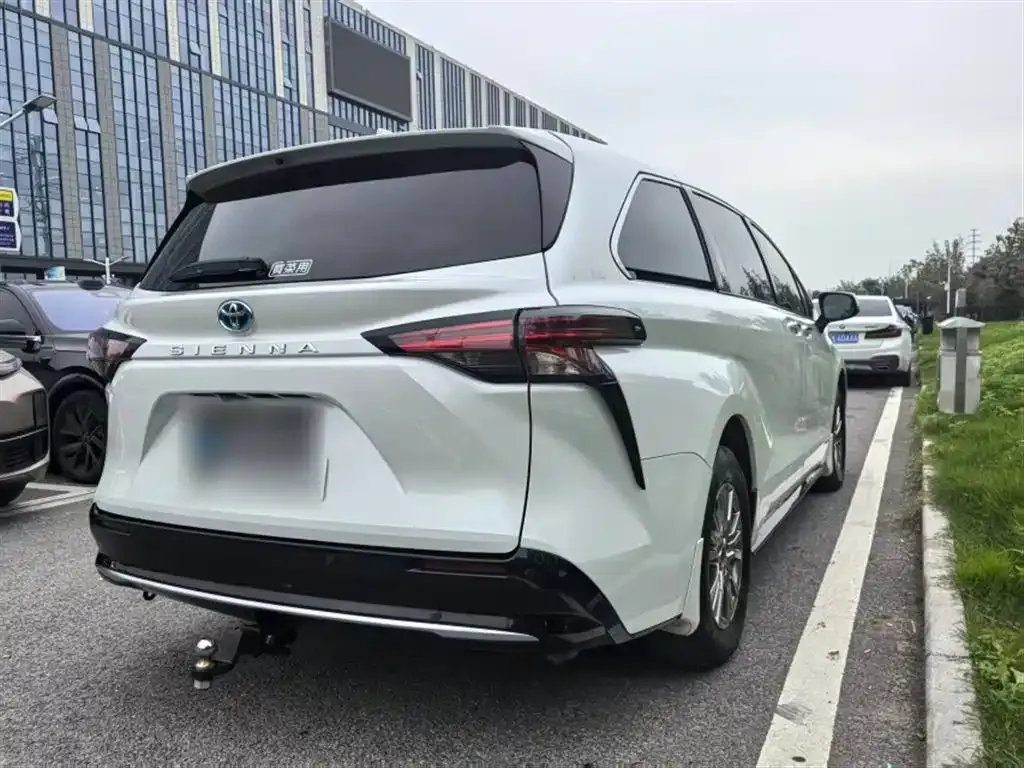 Toyota Sienna — фото 7