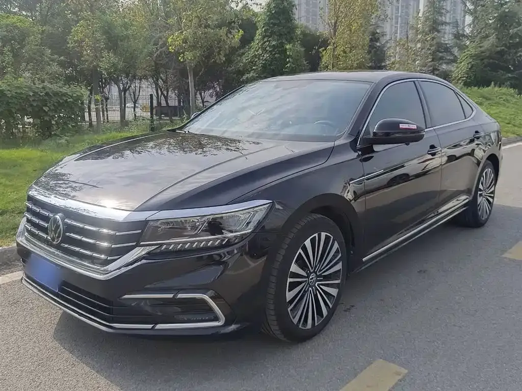 Volkswagen Passat — фото 1