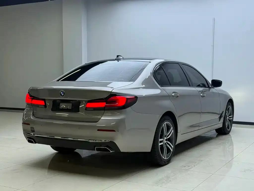 BMW 5 Series — фото 5