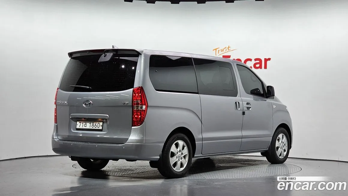 Hyundai Starex — фото 2