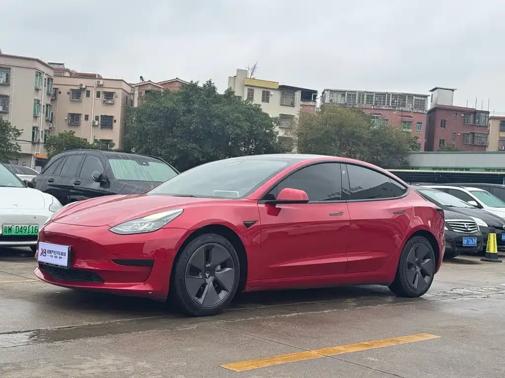 Tesla Model 3 — фото 1