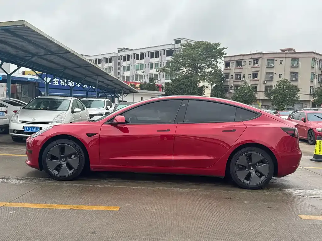 Tesla Model 3 — фото 3