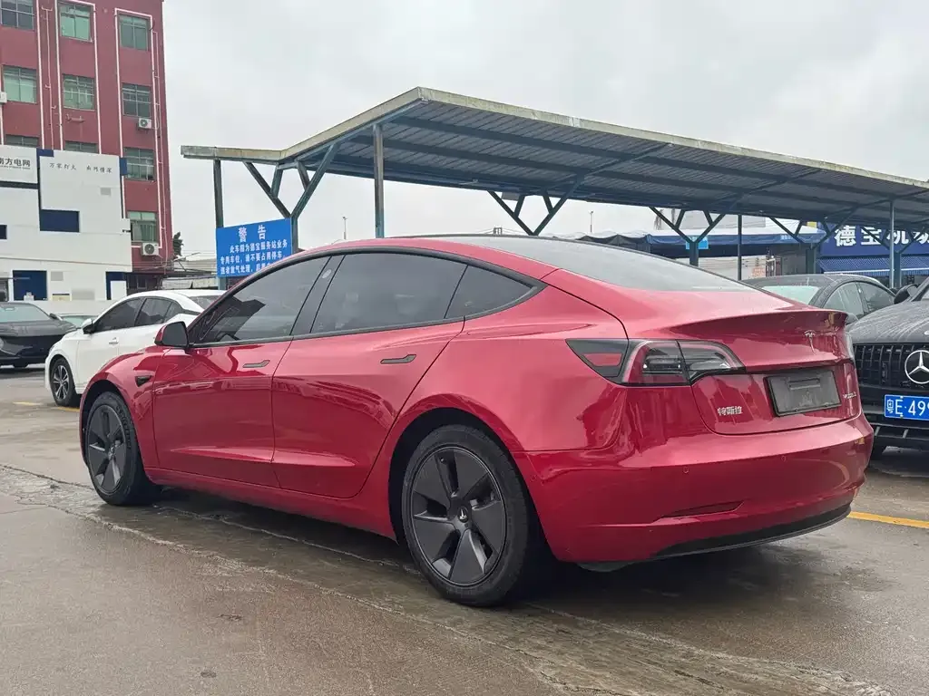 Tesla Model 3 — фото 4