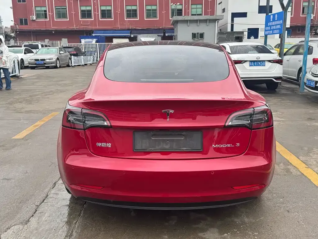 Tesla Model 3 — фото 5