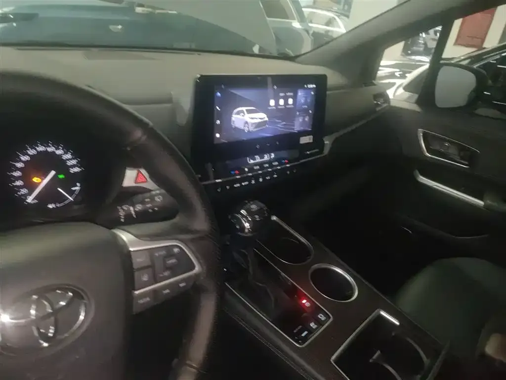Toyota Granvia — фото 10
