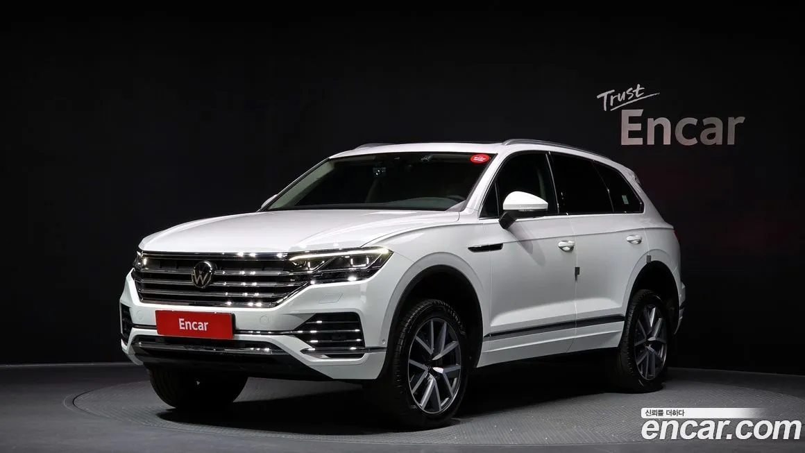 Volkswagen Touareg — фото 1