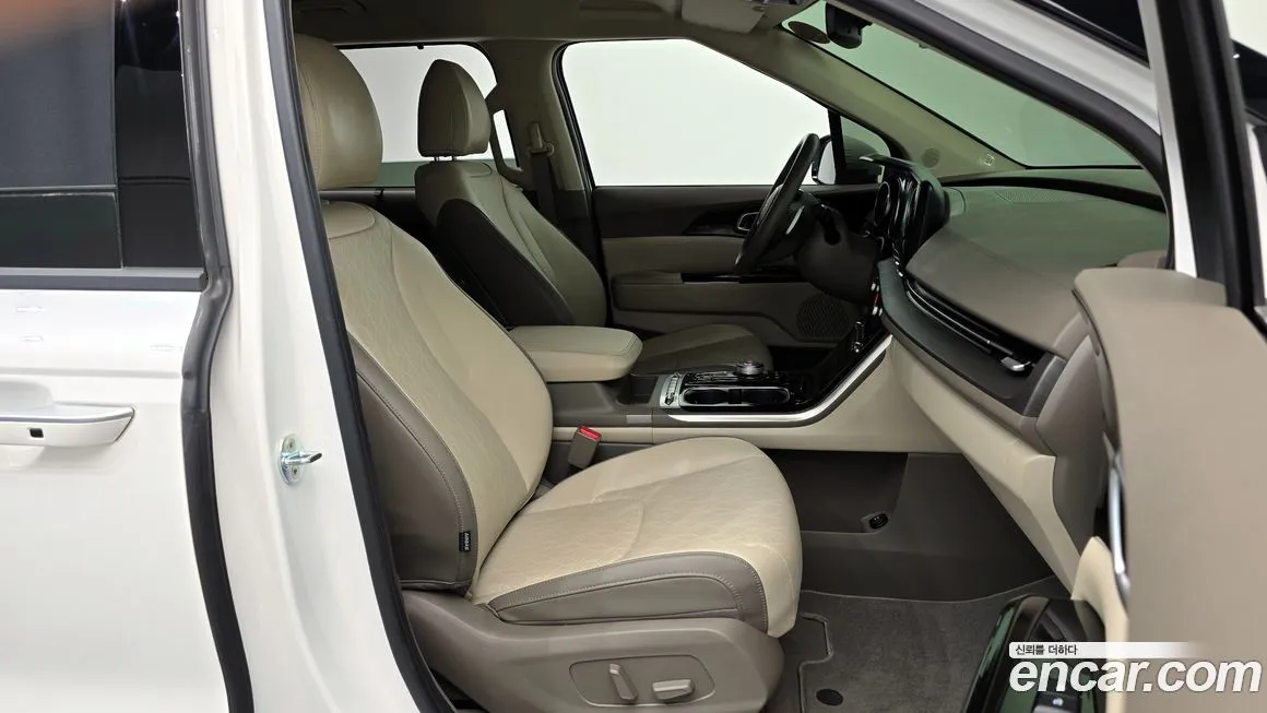 Kia Carnival — фото 10
