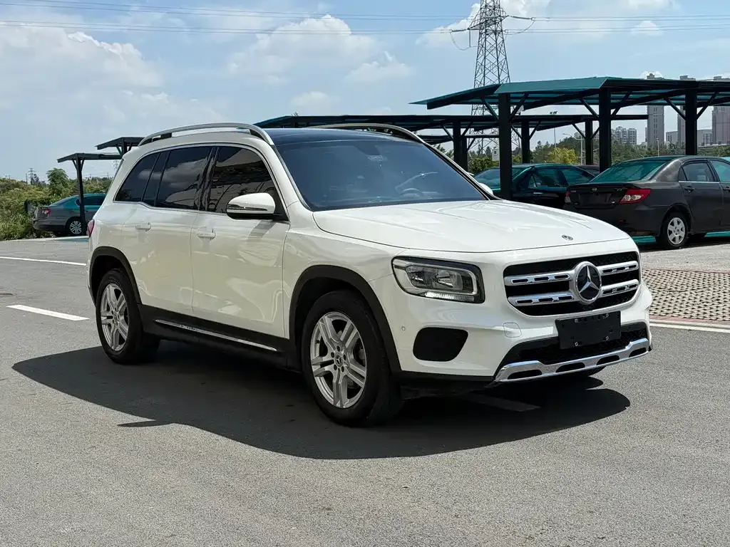 Mercedes-Benz GLB — фото 1
