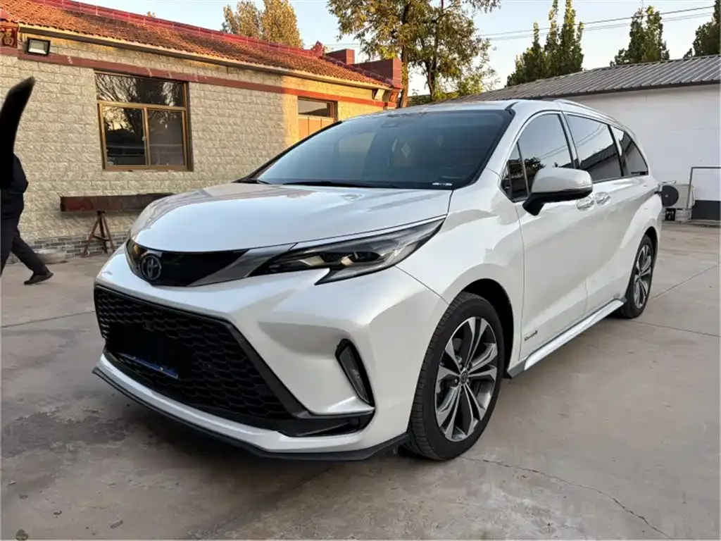 Toyota Granvia — фото 1
