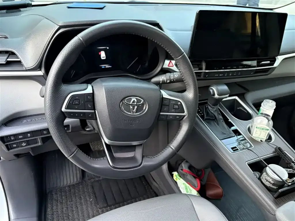 Toyota Granvia — фото 5