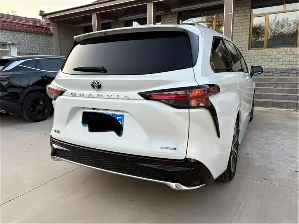 Toyota Granvia — фото 9
