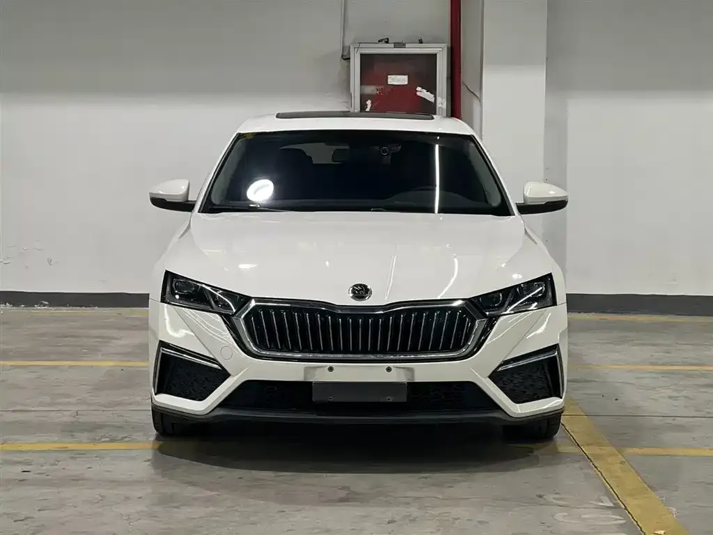 Skoda Octavia — фото 2