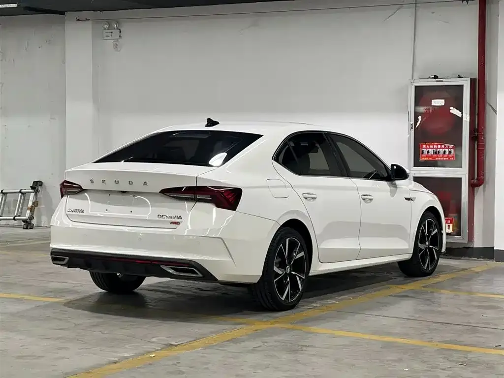 Skoda Octavia — фото 5
