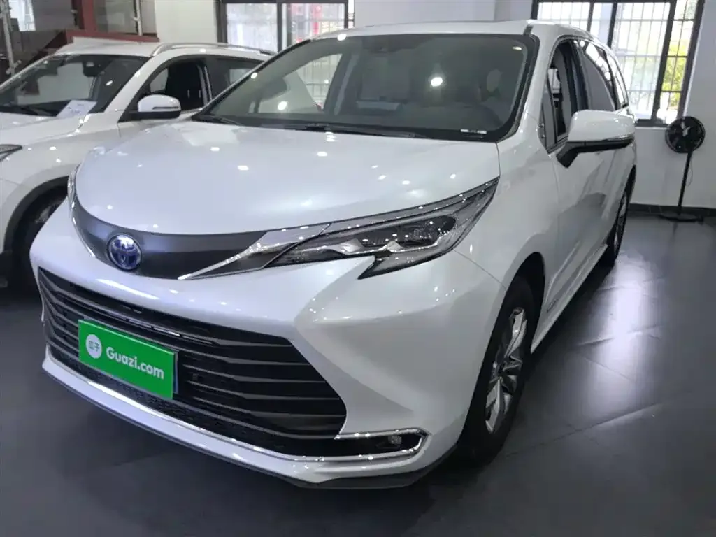 Toyota Sienna — фото 2