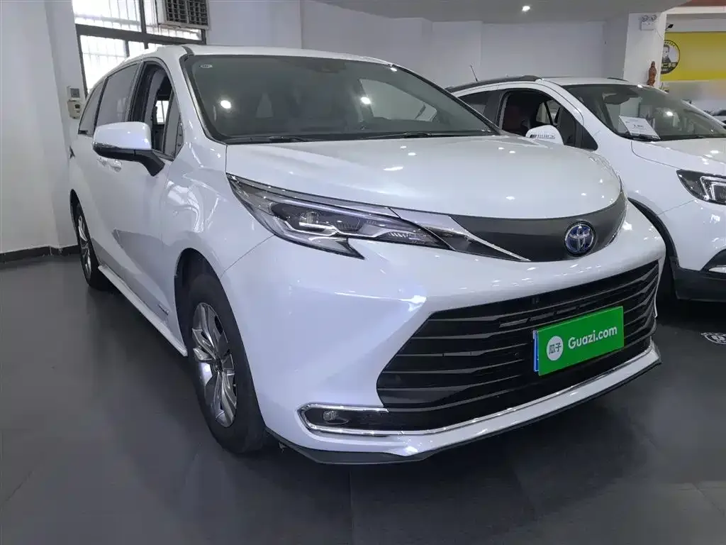 Toyota Sienna — фото 4