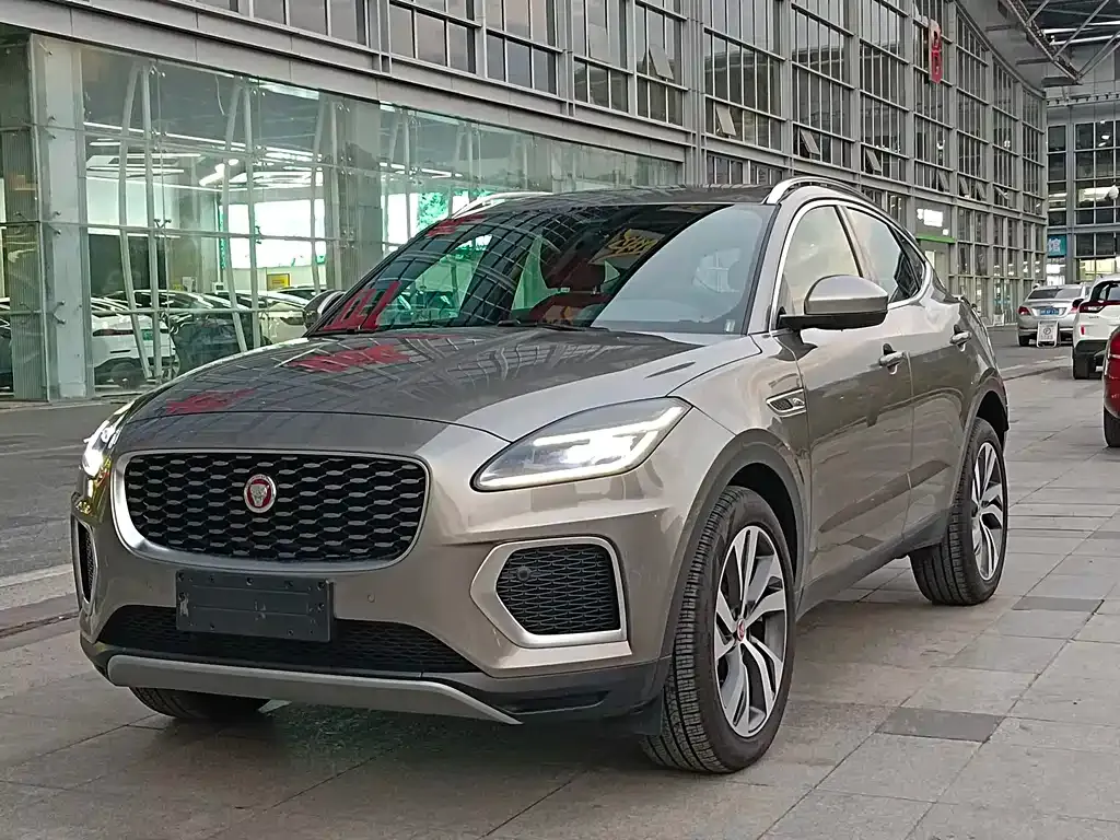 Jaguar E-PACE — фото 1