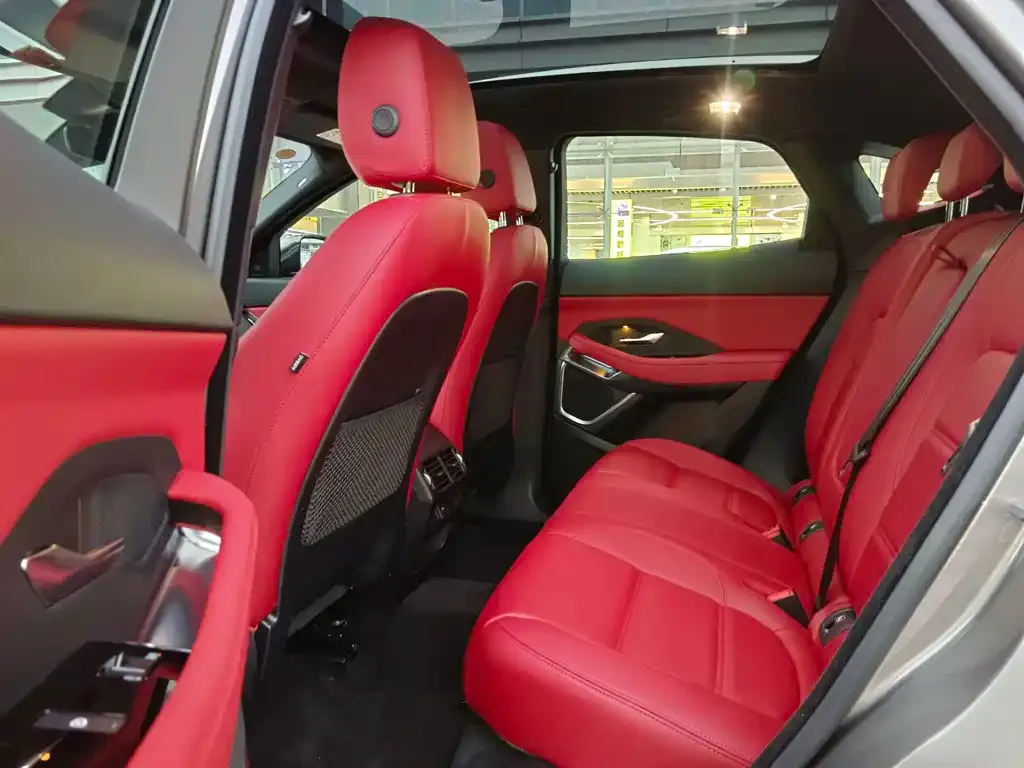 Jaguar E-PACE — фото 10
