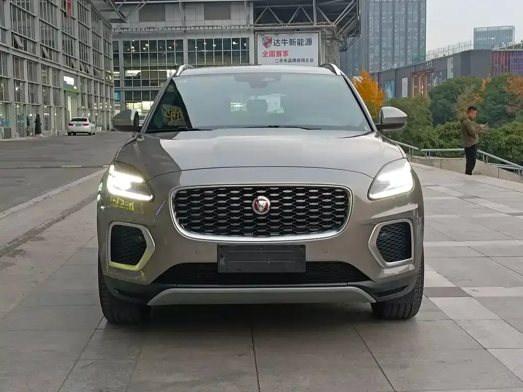 Jaguar E-PACE — фото 2