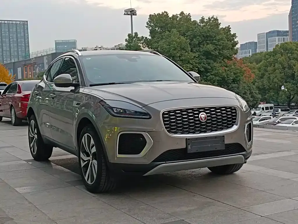 Jaguar E-PACE — фото 3