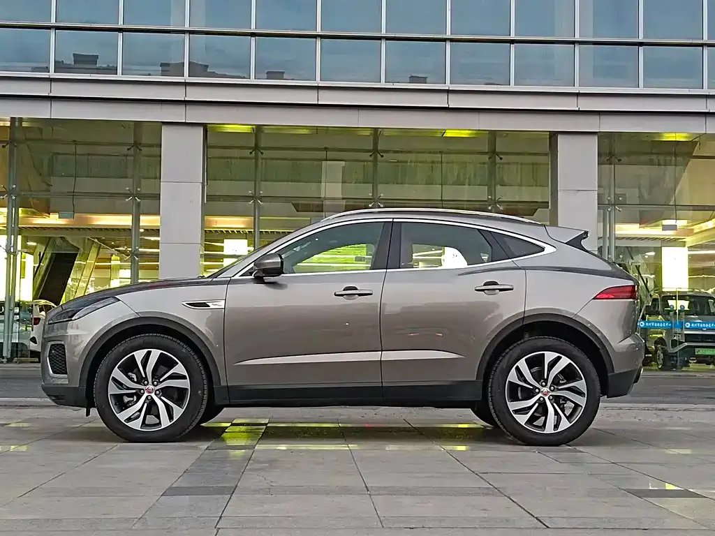 Jaguar E-PACE — фото 5