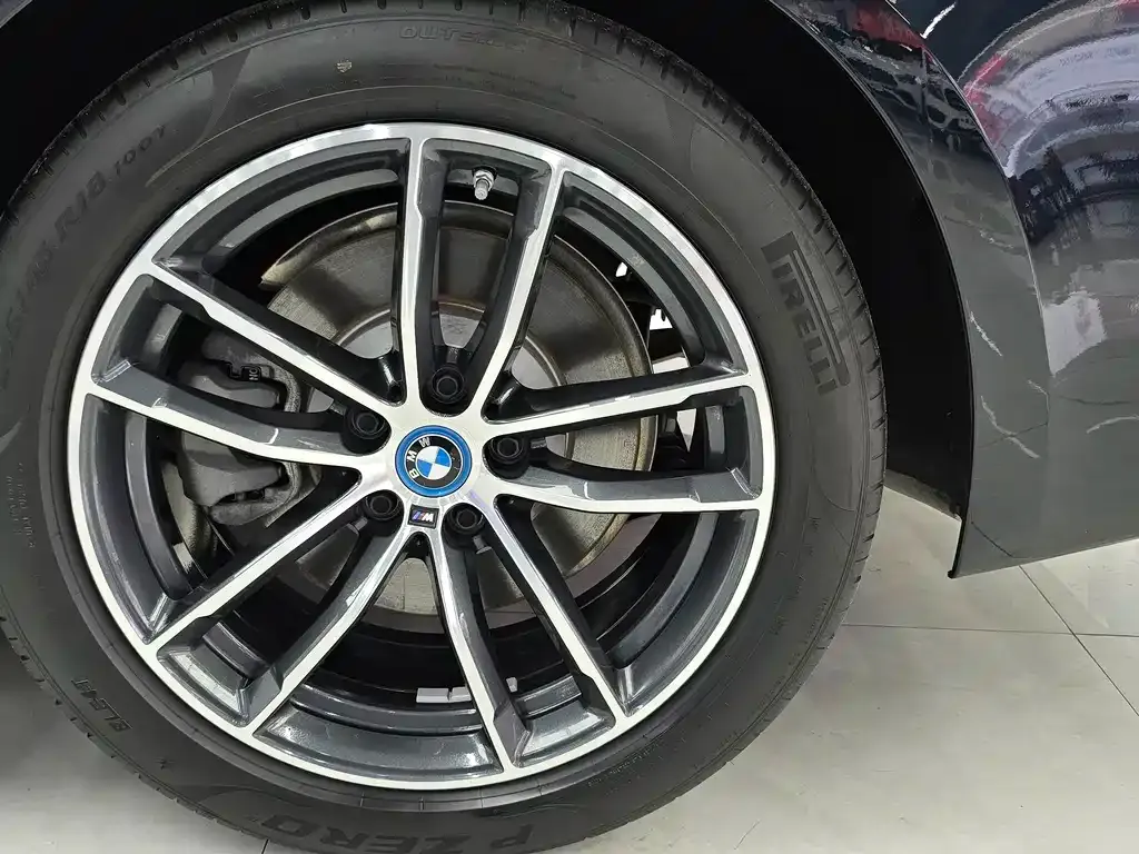 BMW 5 Series New Energy — фото 7