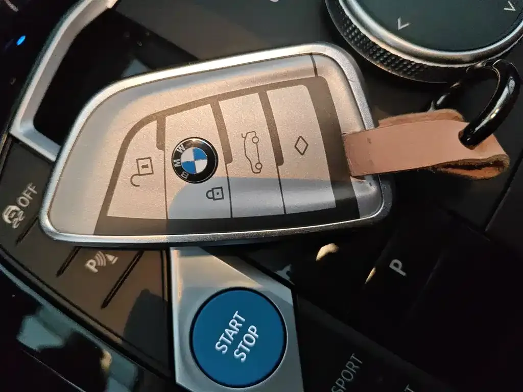 BMW iX3 — фото 9