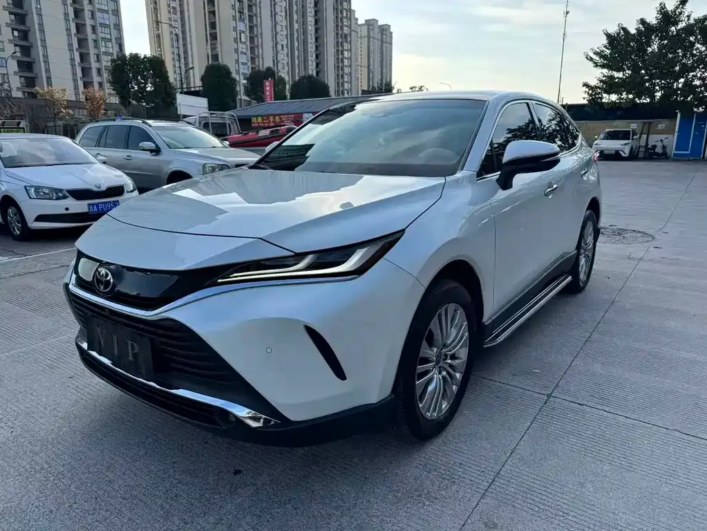 Toyota Harrier — фото 1